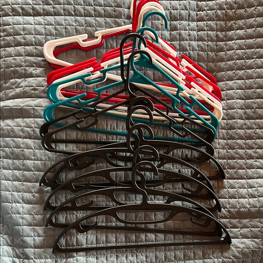 Multi-Color Plastic Hanger Bundle